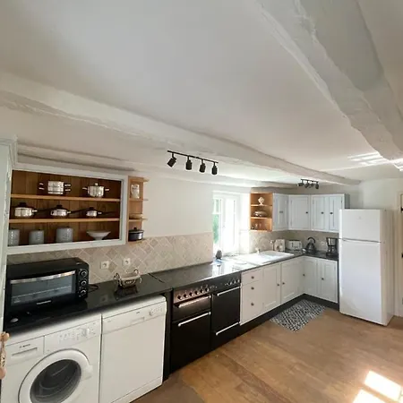 Les Camelis Holiday home *